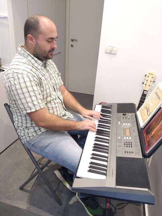 "זה מגיע מהמקום שאתה סגור וצריך מפלט". אבי אקאי // צילום: מיכל יוסף